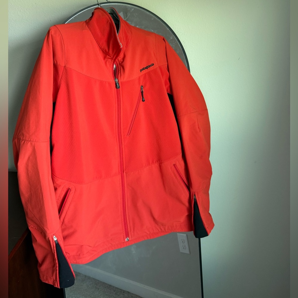 Patagonia Men's large Red Jacket